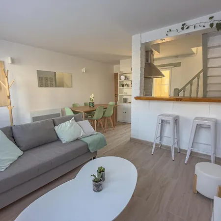 New Lovely Cosy House With Garden בית נופש *